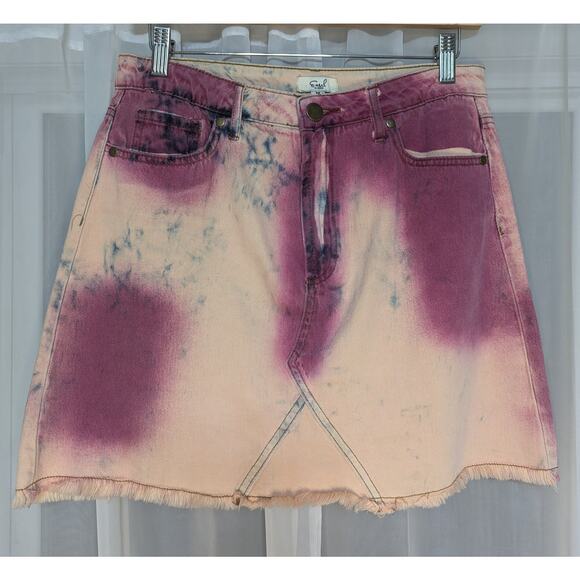 Easel Tie-Dye Denim Mini w/Frayed Hem - Sz M - Picture 1 of 2